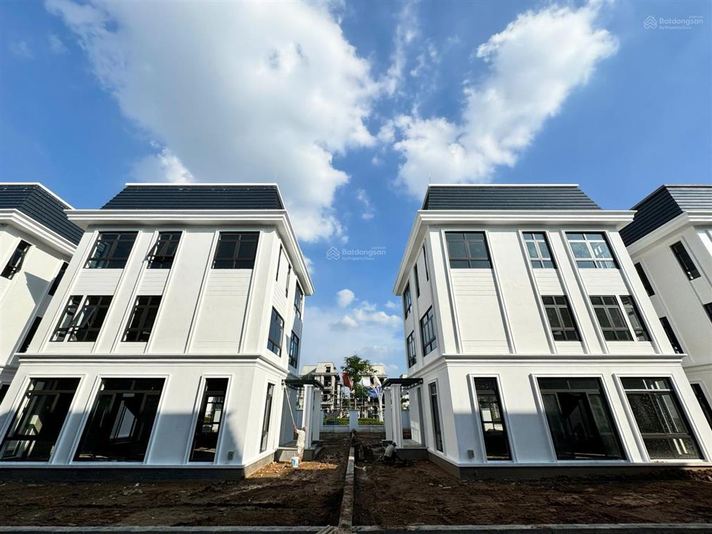 Chính chủ bán bt đơn lập bt*0720 hud mê linh trục chính 24m vip nhất dự án,đối diện sungroup