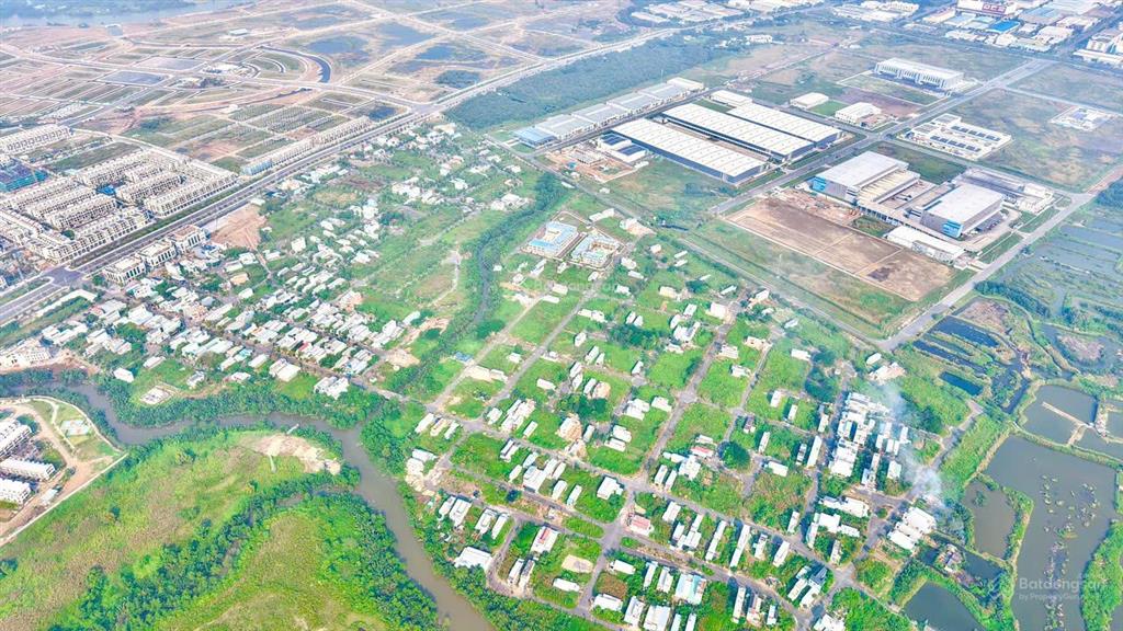 Cần bán nền đất 100m2 đường nhựa 12m kdc thái sơn, đã có sổ. hướng nam, giá 2tỷ130