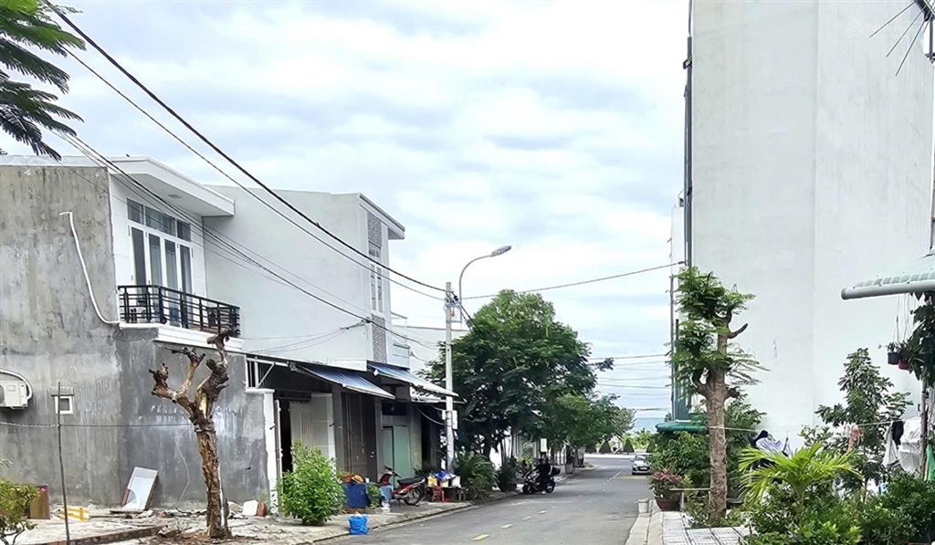 Bán đất mặt tiền, khu tái định cư hòn đỏ, ngay sát biển, ngay đường phạm văn đồng, nha trang