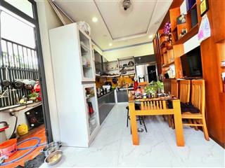 Nhà đẹp 3 tầng kiên cố! xe nơi né nhau! nhỉn 5 tỷ ! căn góc đẹp! không quy hoạch! gần chợ xuân hiệp