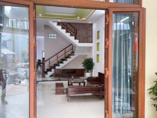 Cho thuê nhà 3 tầng mt khu nam việt á ! ngũ hanh sơn
giá 18tr5/ tháng 3pn ! 3wc ! nôi thất