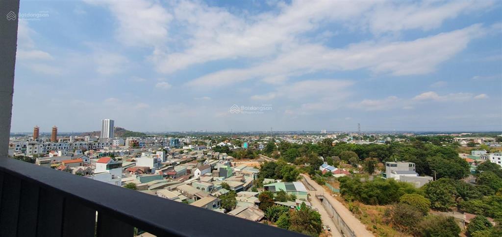 Bán gấp căn hộ 2pn 1wc bcons bee, giá 1 tỷ 700 triệu bao thuế phí sang tên, đã có sổ hồng