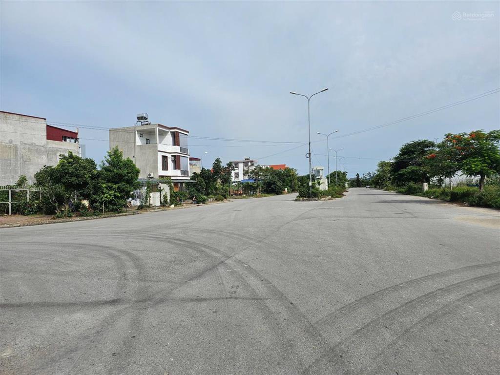 Cần bán lô đất mặt đường 26m vỉa hè 7m tdc tràng cát 75m2 giá 3.9 tỷ