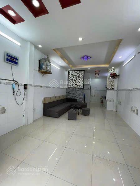 Nhà hẻm xe hơi 7m phú thọ hòa cách mt chỉ 10m. dt 4x15m, 2 tầng, 3pn. giá 6.9 tỷ  0936 999 ***