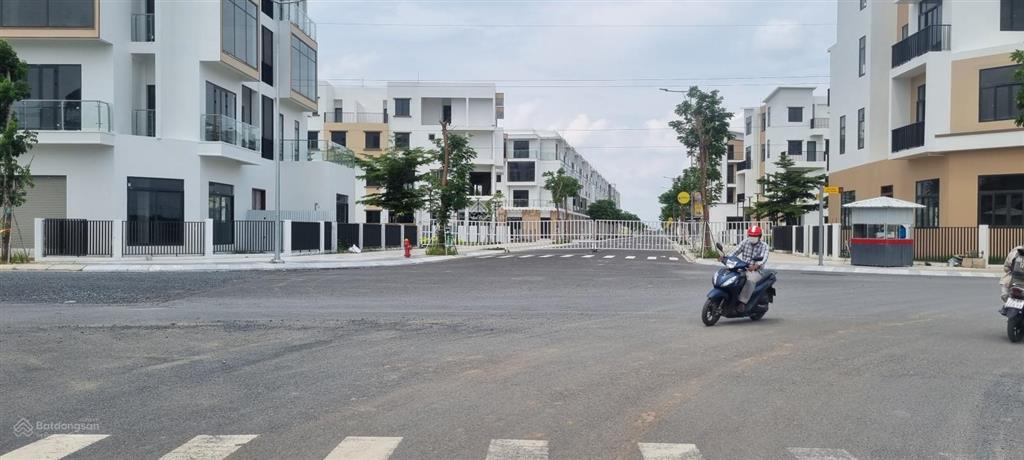 Dự án saigon village đường lớn lộ giới 15. giá chỉ 2tỷ090. dt 80m2. sổ hồng