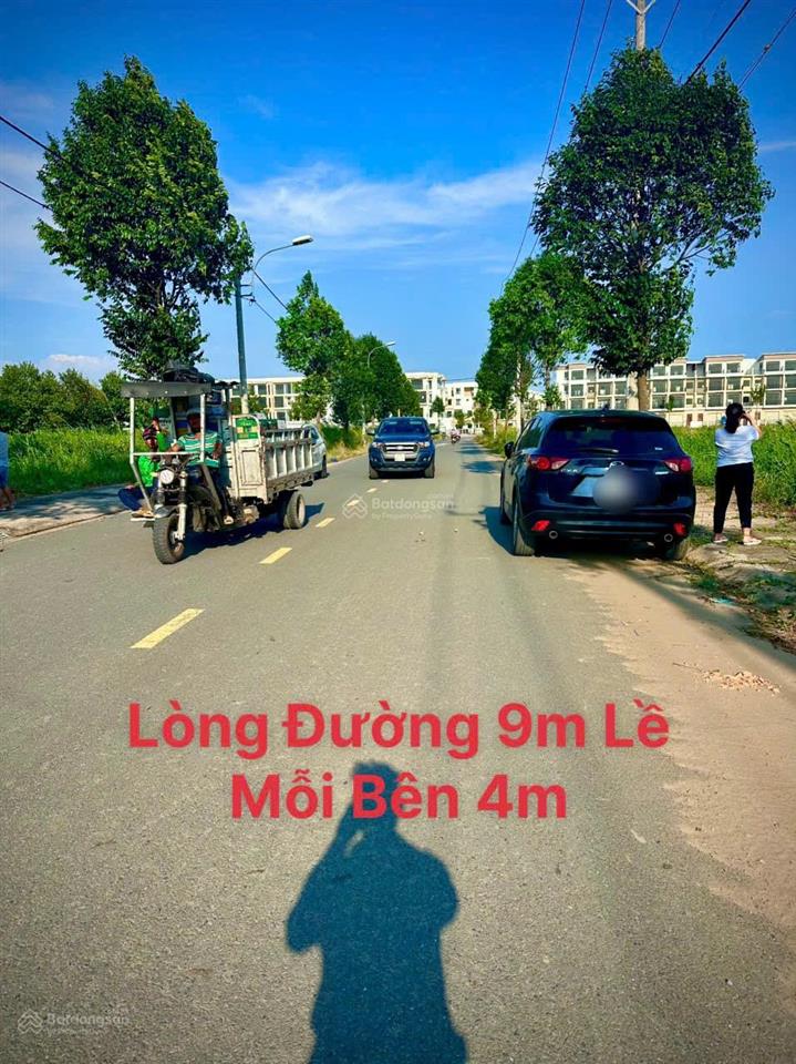 Saigon village trục chính dự án trục thông t&t đường lớn 17m giá ngộp chỉ  2ty6. dt 90m2. sổ hồng