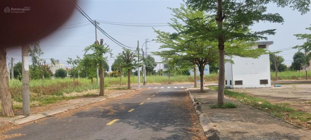 Sài gòn village nền e6 sát the 826ec vị trí cực sáng giá chỉ 2ty050. dt 80m2. sổ hồng