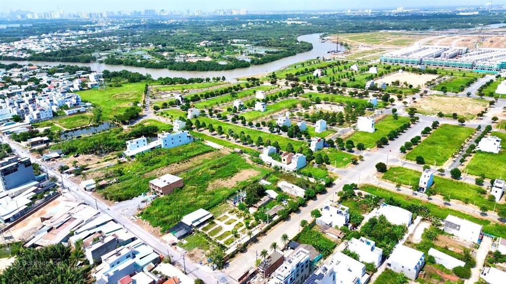 Sài gòn village nền e6 sát the 826ec vị trí cực sáng giá chỉ 2ty050. dt 80m2. sổ hồng