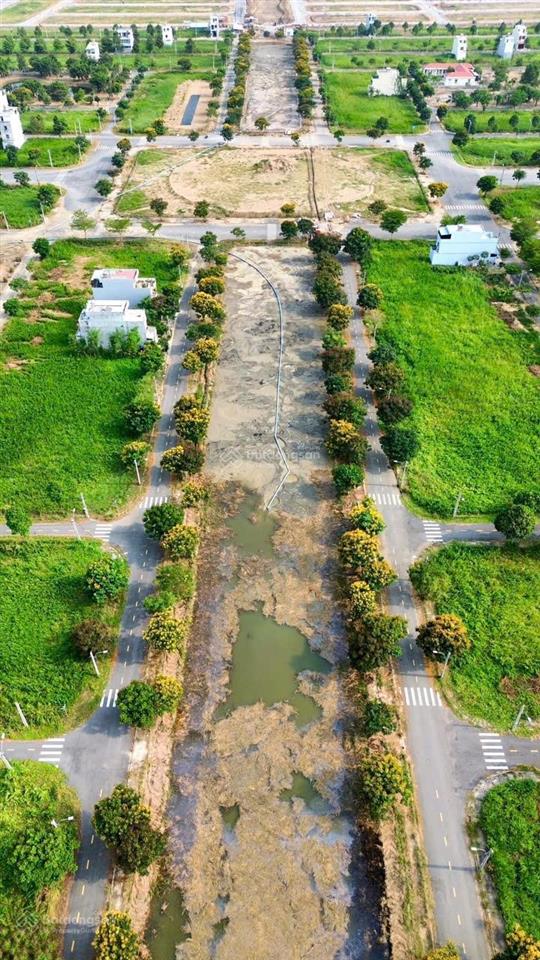Sài gòn village nền e6 sát the 826ec vị trí cực sáng giá chỉ 2ty050. dt 80m2. sổ hồng