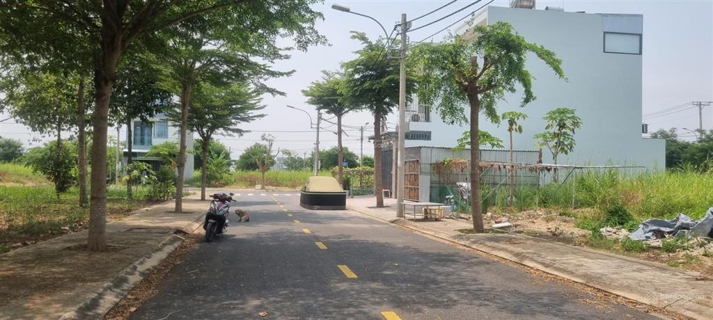 Sài gòn village nền e6 sát the 826ec vị trí cực sáng giá chỉ 2ty050. dt 80m2. sổ hồng