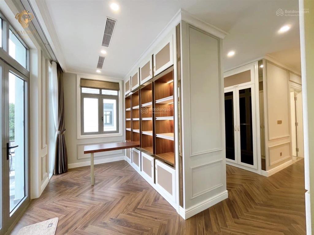 Cho thuê bt 400m2, cạnh hồ điều hòa vinhomes harmony, 05pn, nội thất nhập khẩu, giá 60 tr/th