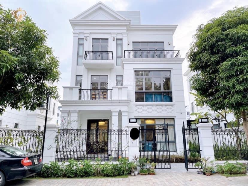 Cho thuê bt 400m2, cạnh hồ điều hòa vinhomes harmony, 05pn, nội thất nhập khẩu, giá 60 tr/th