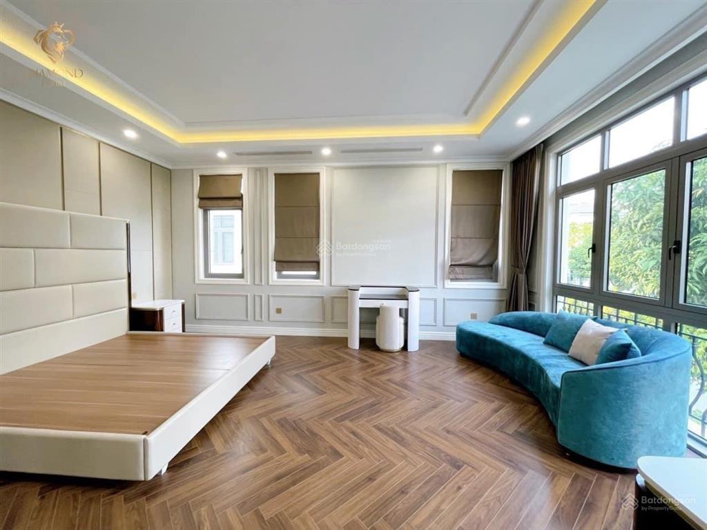 Cho thuê bt 400m2, cạnh hồ điều hòa vinhomes harmony, 05pn, nội thất nhập khẩu, giá 60 tr/th
