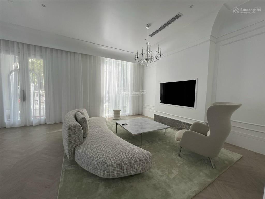Góc cho thuê  vinhomes riverside 40 tr/tháng. bt song lập 240m²  có thang máy, hiện đại, nhà mới