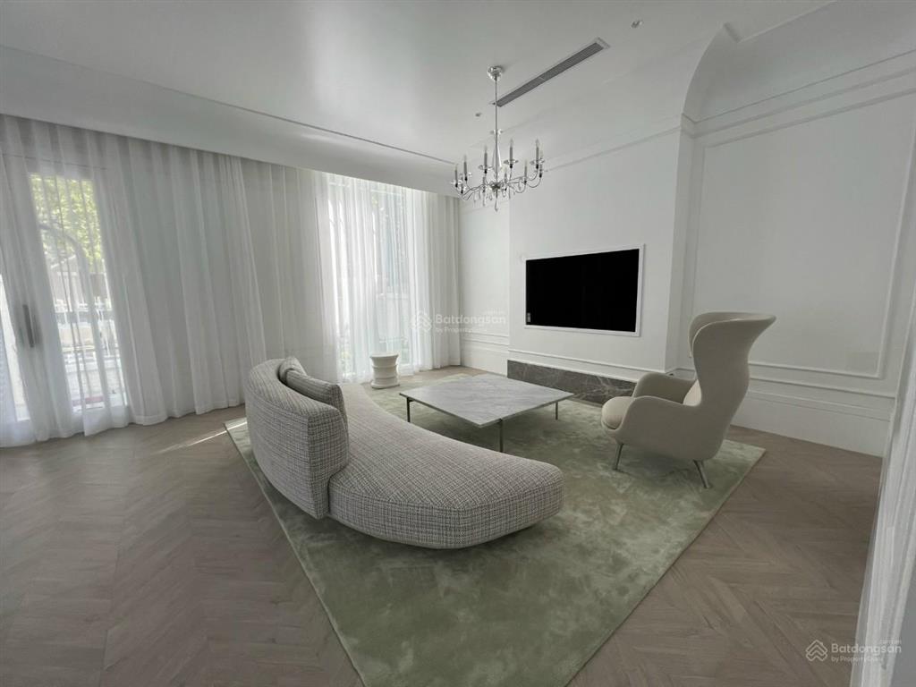 Góc cho thuê  vinhomes riverside 40 tr/tháng. bt song lập 240m²  có thang máy, hiện đại, nhà mới