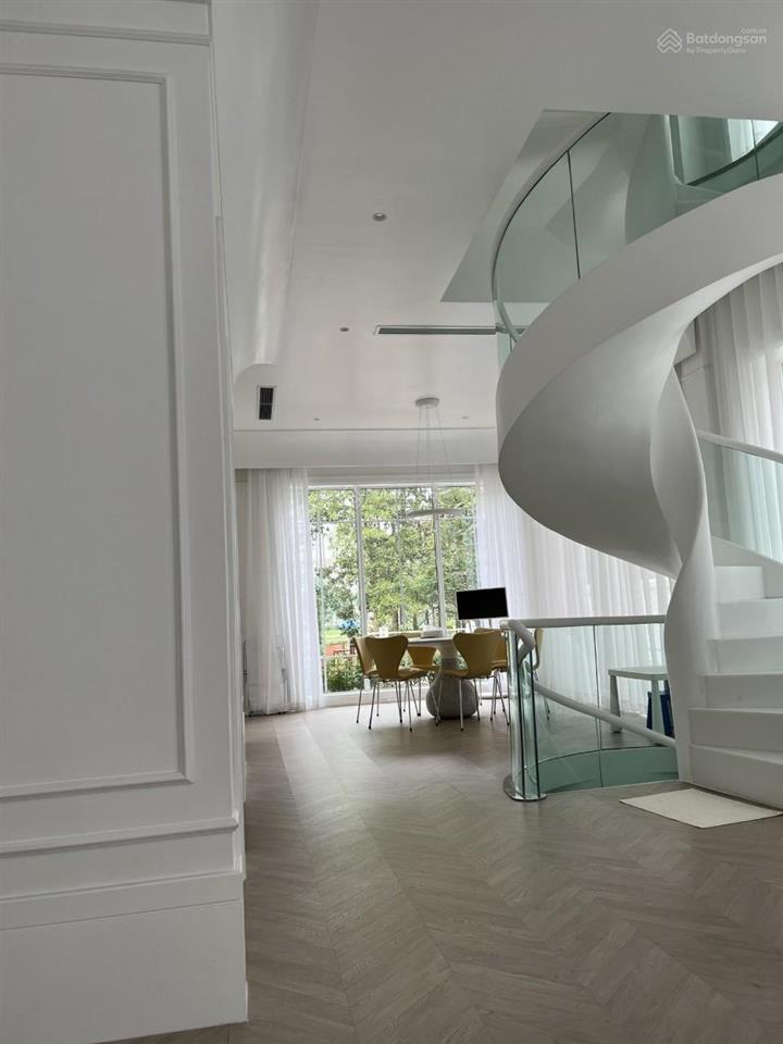 Góc cho thuê  vinhomes riverside 40 tr/tháng. bt song lập 240m²  có thang máy, hiện đại, nhà mới