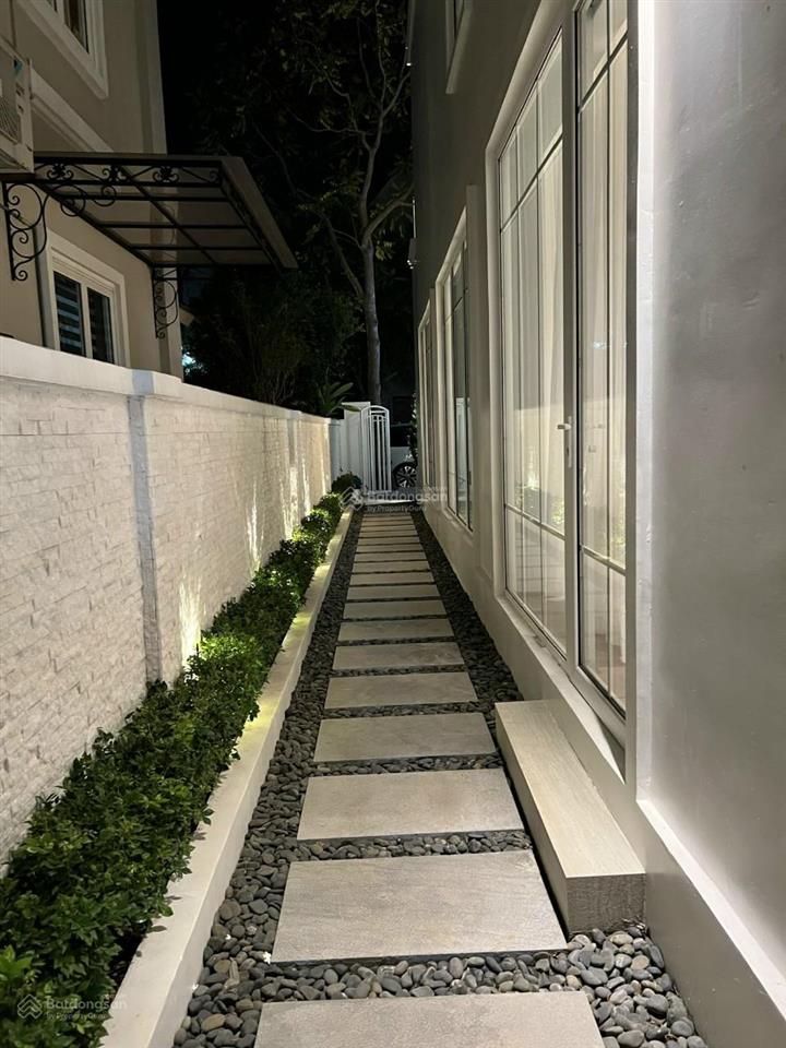 Góc cho thuê  vinhomes riverside 40 tr/tháng. bt song lập 240m²  có thang máy, hiện đại, nhà mới