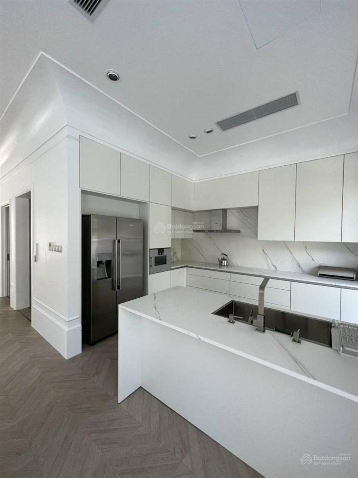 Góc cho thuê  vinhomes riverside 40 tr/tháng. bt song lập 240m²  có thang máy, hiện đại, nhà mới
