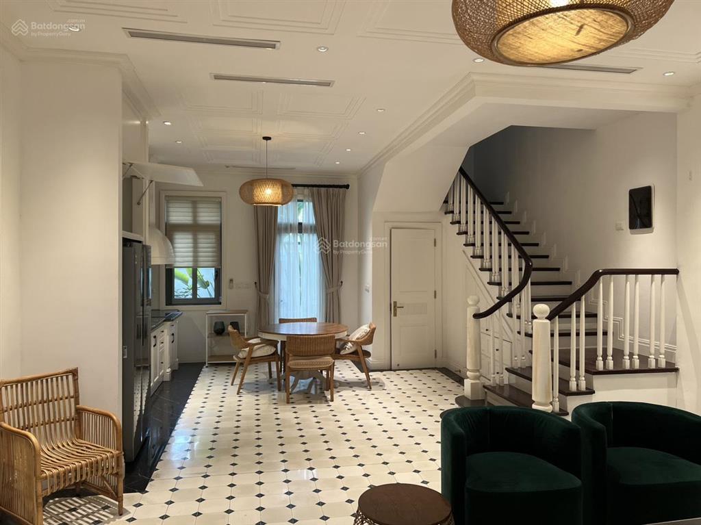 Cho thuê bt 96m2 tại vinhomes the harmony, long biên, gần trường vinschool và hồ 12ha. giá 33 tr