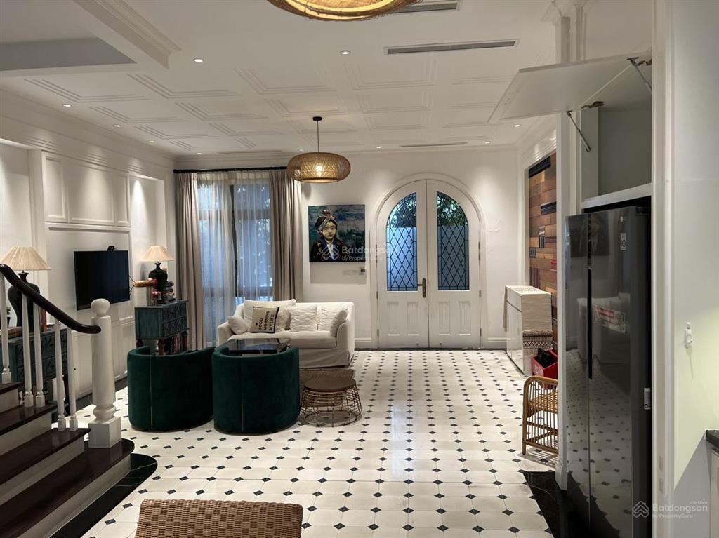 Cho thuê bt 96m2 tại vinhomes the harmony, long biên, gần trường vinschool và hồ 12ha. giá 33 tr