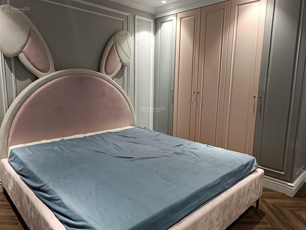 Cho thuê gấp bt hoa lan 250m2 có sông, có hầm, gần trường bis full nội thất mới giá 45 triệu/tháng