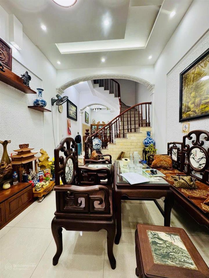Bán gấp nhà trần cung chỉ 10.5 tỉ dt rộng 56m 4 tầng 2 thoáng ngõ rộng thông .