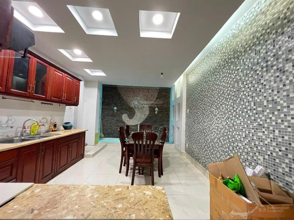 Bán nhà mặt tiền cx lữ gia q11 hầm xe hơi kế bên đh bách khoa giá 15 tỷ