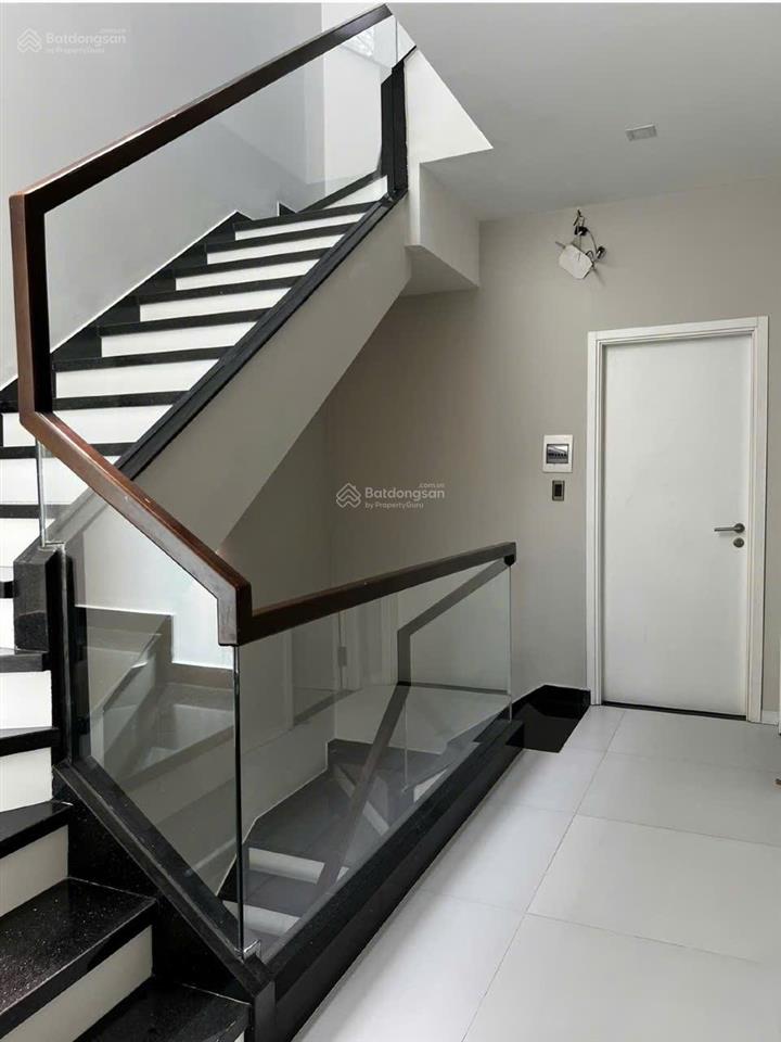 Chính chủ cần gấp cho con đi du học cần bán nhanh nhà mặt tiền lê văn duyệt, đối diện sun symphony