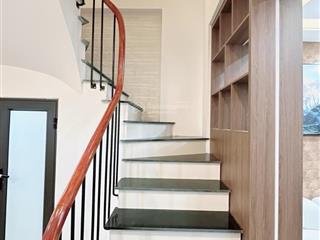 Bán nhà 25m2 xây mới 5 tầng 1 ngoặt ra phố tôn đức thắng
