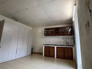 Bán nhà 2 tầng dt 21m2 xây 2 tầng 1 ngoặt ra ô tô tránh, giá 1,65 tỷ