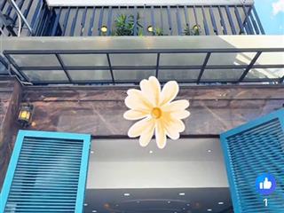 Chính chủ. nhà 1 trệt 2 lầu sân thượng. có thang máy. đs 5 p17 gv. dt 4 x 17. giá 10.5 tỷ
