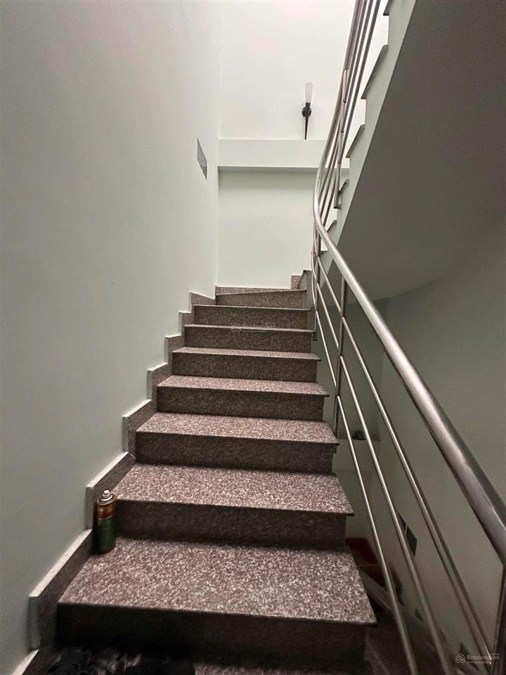 Bán gấp nhà 1 trệt 2 lầu sân thượng. hẻm 55 nguyễn văn công p3 gv. dt 5 x 15 . giá 6.9 ty tl