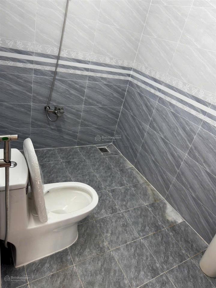 Chính chủ. nhà 1 trệt 2 lầu sân thượng. đs 28 p6 gv . dt 5 x 13 . giá 6.9ty tl