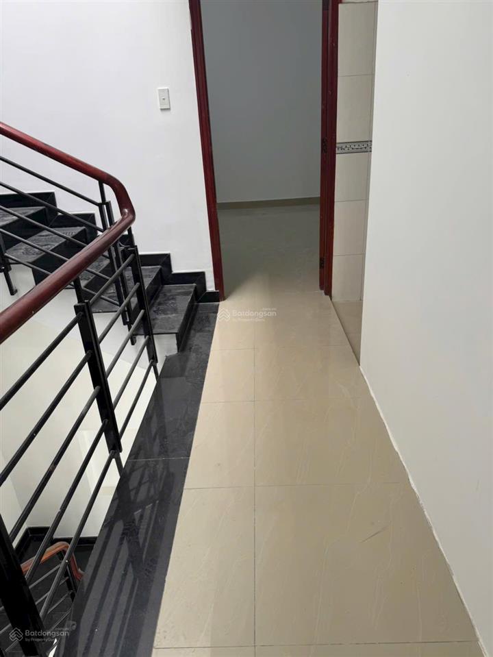 Chính chủ. nhà 1 trệt 2 lầu sân thượng. đs 28 p6 gv . dt 5 x 13 . giá 6.9ty tl