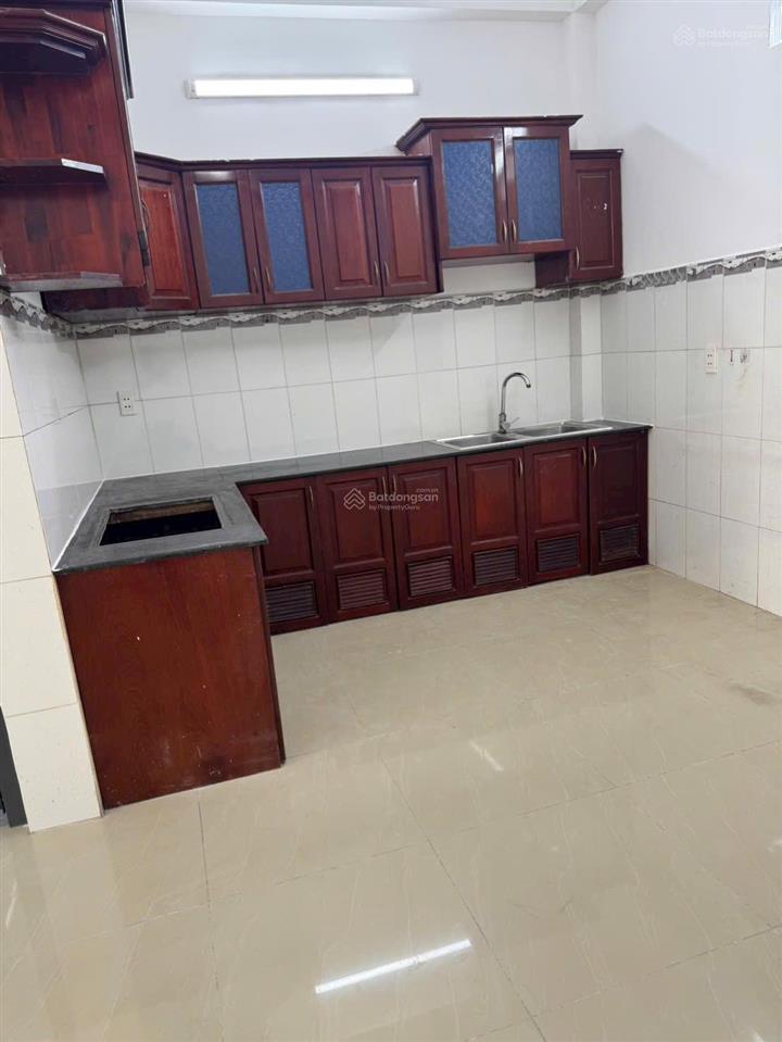 Chính chủ. nhà 1 trệt 2 lầu sân thượng. đs 28 p6 gv . dt 5 x 13 . giá 6.9ty tl