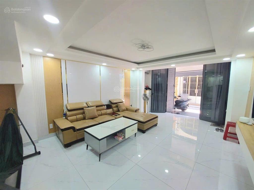 Chính chủ. nhà 1 trệt 3 lầu sân thượng. cách 10m ra mặt tiền pvt. p10. đối diện cityland. dt 4x12m