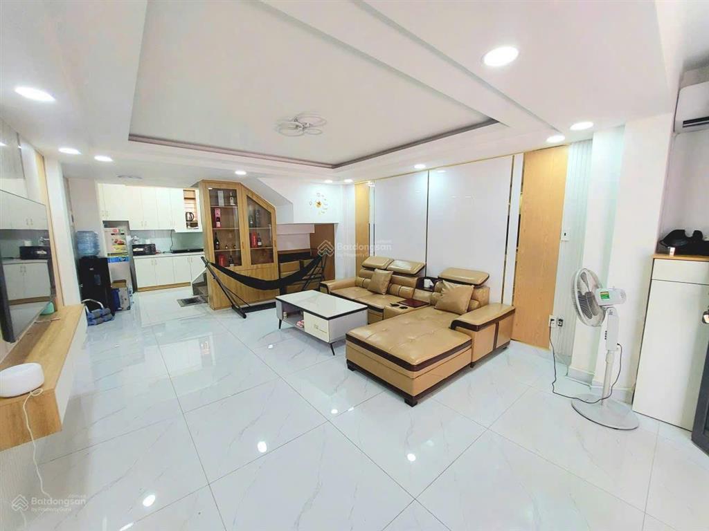 Chính chủ. nhà 1 trệt 3 lầu sân thượng. cách 10m ra mặt tiền pvt. p10. đối diện cityland. dt 4x12m