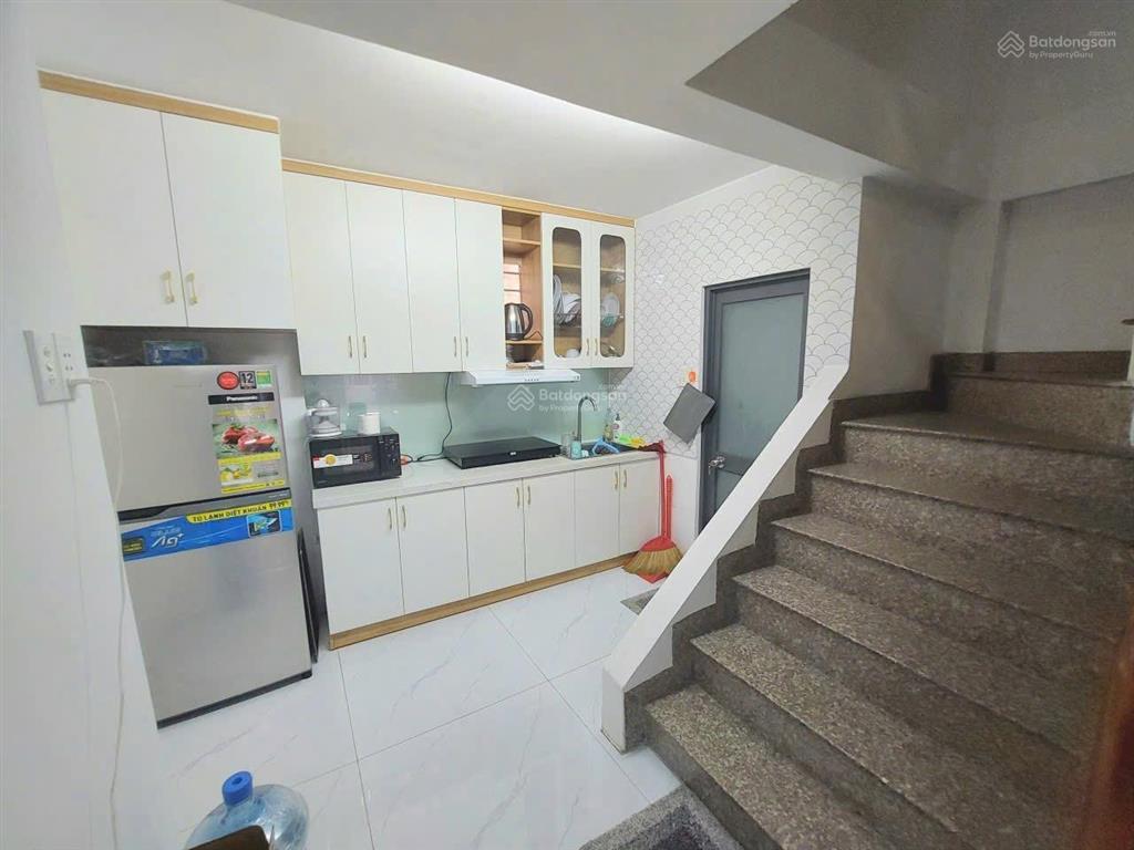 Chính chủ. nhà 1 trệt 3 lầu sân thượng. cách 10m ra mặt tiền pvt. p10. đối diện cityland. dt 4x12m