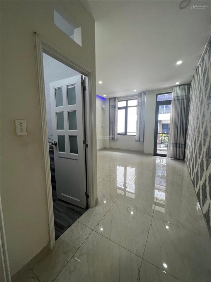 Chính chủ. nhà 1 trệt 2 lầu sân thượng. đs 30 p6 gv. khu phân lô cao tầng tri thức cao. dt 4 x 16