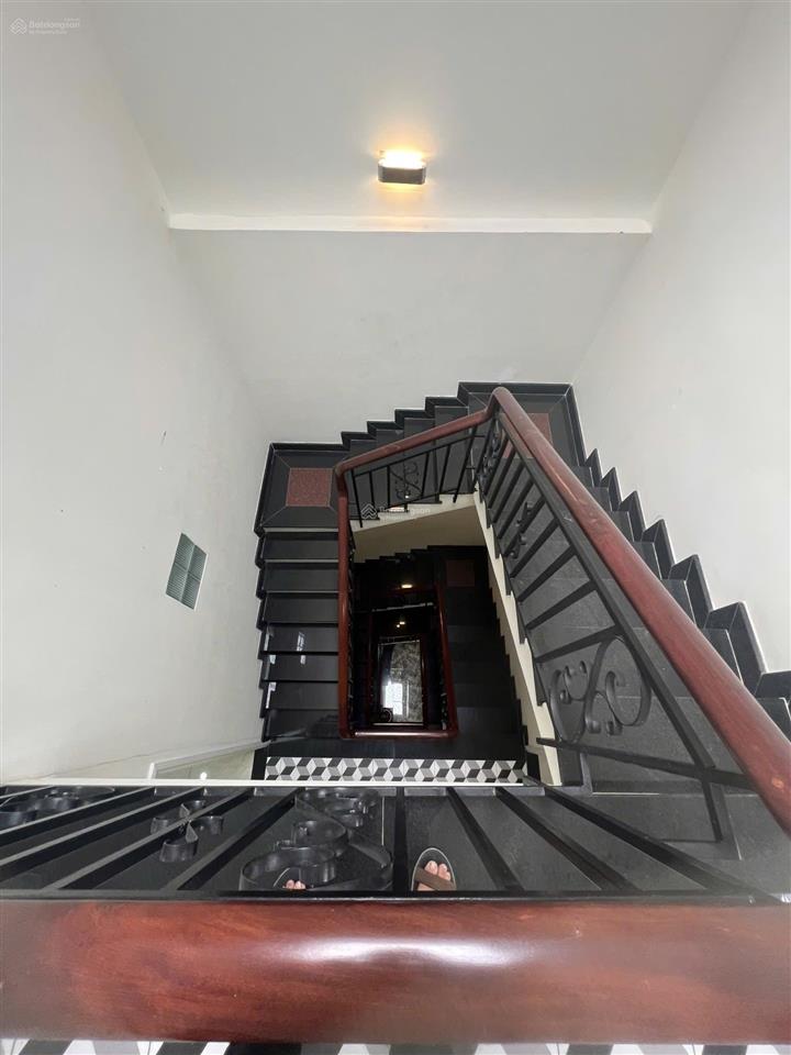 Chính chủ. nhà 1 trệt 2 lầu sân thượng. đs 30 p6 gv. khu phân lô cao tầng tri thức cao. dt 4 x 16