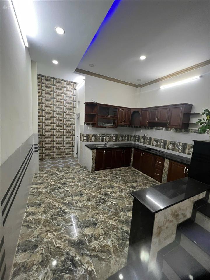 Chính chủ. nhà 1 trệt 2 lầu sân thượng. đs 30 p6 gv. khu phân lô cao tầng tri thức cao. dt 4 x 16