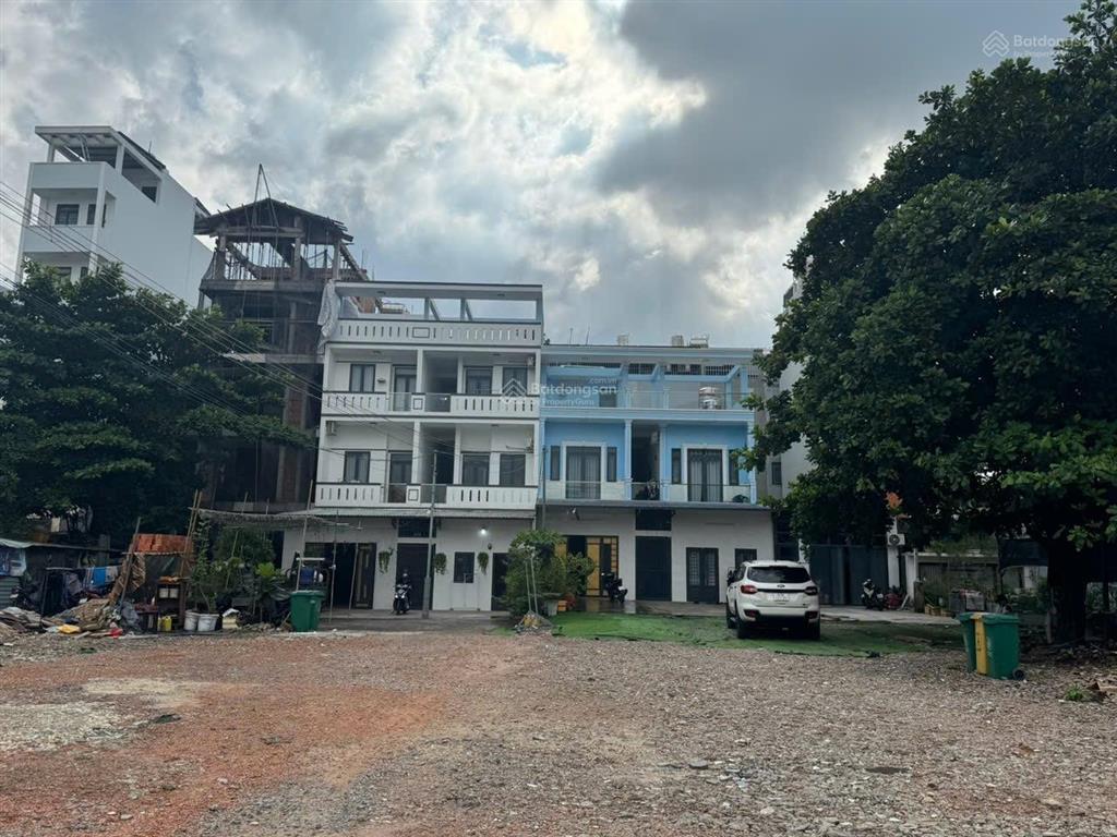 Bán gấp lô đất tương lai, tiếp giáp mặt tiền. dương quảng hàm băng qua nguyễn văn lượng