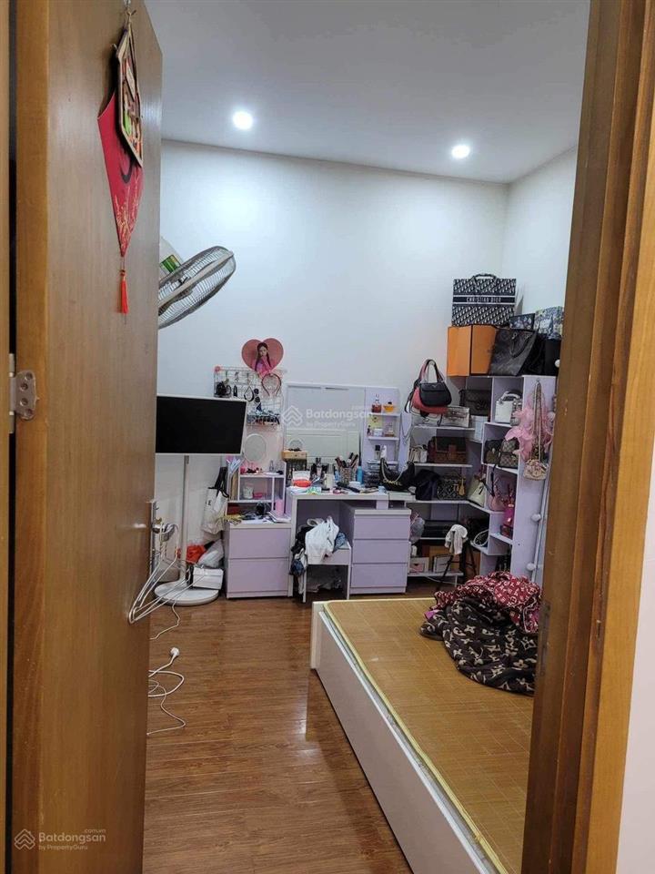 Gia đình cần bán căn 2 phòng ngủ toà trung ương đảng giá 4 tỷ