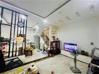 8,5 tỷ  nhà 3 tầng ngang khùng 7,2m, diện tích 90m2  đường ô tô thông  ngay chợ 39 gần lvt q2