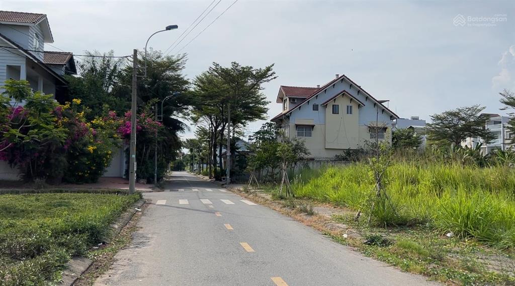 Chính chủ gửi bán nền biệt thự view sông, có sổ cá nhân đường 20m, kdc phú lợi quận 8