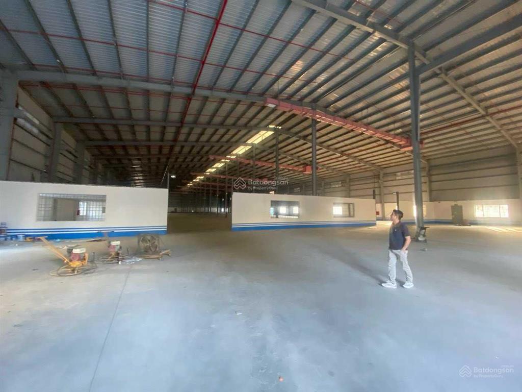 Cho thuê 2000m2 kho xưởng tại cụm công nghiệp thạch thất  hà nội