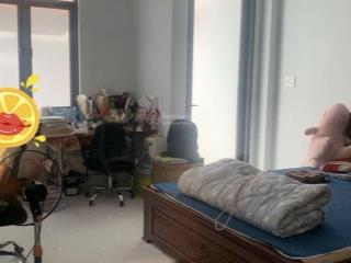 Bán nhà kiệt 3 tầng gần cđ thương mại chưa qua đầu tư