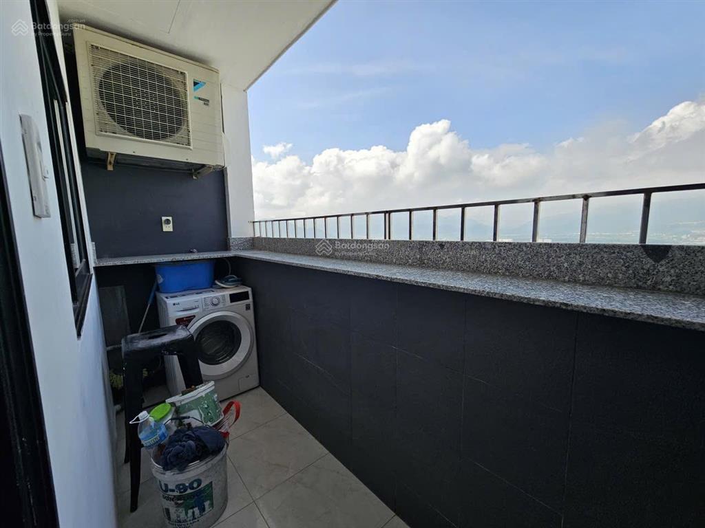 Bán căn studio view thành phố xinh đẹp ngay trung tâm thành phố nha trang 60 trần phú, chỉ 2tỷ650