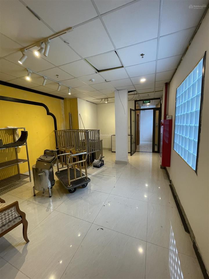 Chính chủ cho thuê văn phòng 100m2 tại số 2 bà triệu cách hồ gươm 20m