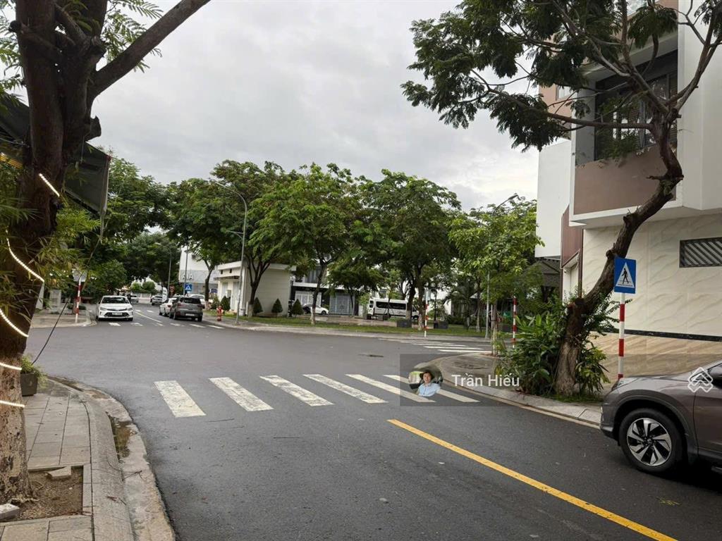 Bán lô 75m2 sạch đẹp đường a3 view công viên vcn phước long. vị trí đắc địa, đường thông